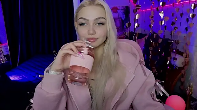 LinaLirian online show from March 23, 2026, 10:08 am