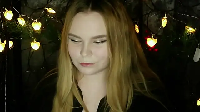 Snapshot of blushing_star chatting on February 12, 2026, 4:02 pm blushing star online show from February 12, 2026, 4:02 pm