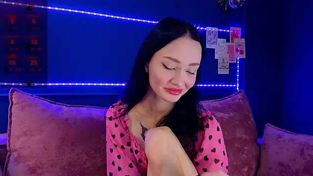  holly berry  online show from October 7, 2025, 2:31 am