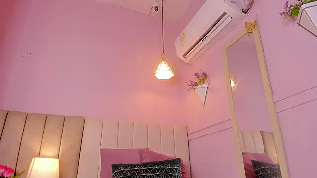  lucia 18 online show from October 29, 2025, 6:42 pm