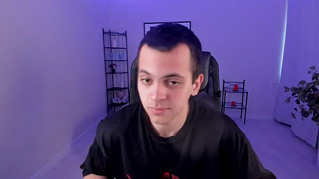 Guido Grossi online show from March 22, 2025, 5:49 am