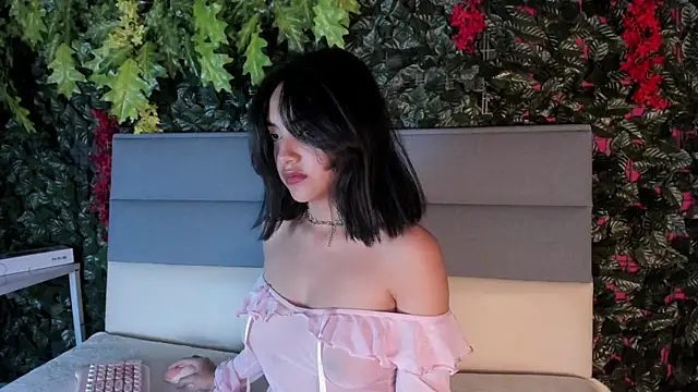 Victoriaa2 Doll online show from October 7, 2025, 12:35 pm