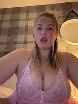 Snapshot of CutieCurvyGirlxo chatting on September 14, 2025, 5:01 pm CutieCurvyGirlxo online show from September 14, 2025, 5:01 pm