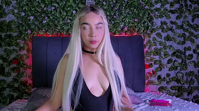 evelin 33 online show from October 7, 2025, 10:51 pm