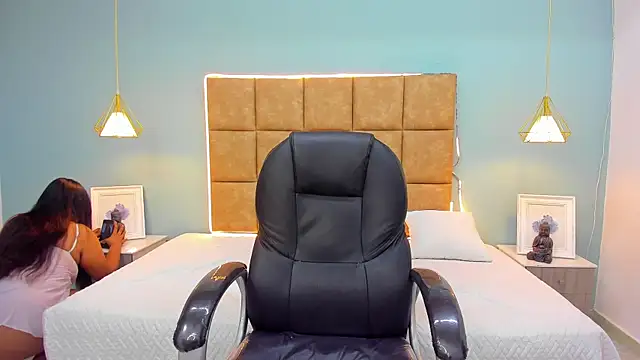 NaniXoxo18 online show from November 10, 2025, 12:59 pm