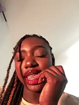 Snapshot of alissradiante1 chatting on March 1, 2026, 3:41 am alissradiante1 online show from March 1, 2026, 3:41 am