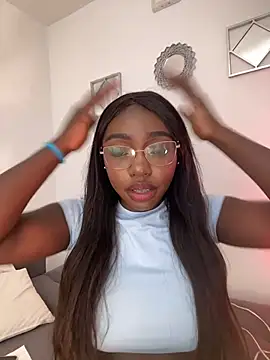 alissradiante1 online show from April 9, 2026, 3:28 am