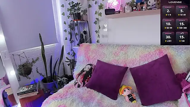 sarahminage  online show from June 15, 2026, 6:21 pm