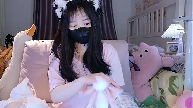 love-uiui online show from October 27, 2025, 4:44 pm