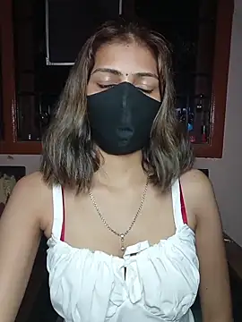 Isha Sax online show from November 24, 2025, 7:02 pm