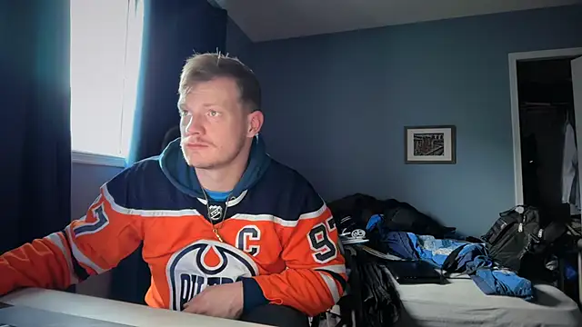 lustylyndon online show from April 27, 2026, 1:31 pm