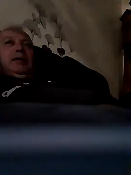 Snapshot of Vince072 chatting on September 22, 2025, 3:52 am Vince072 online show from September 22, 2025, 3:52 am