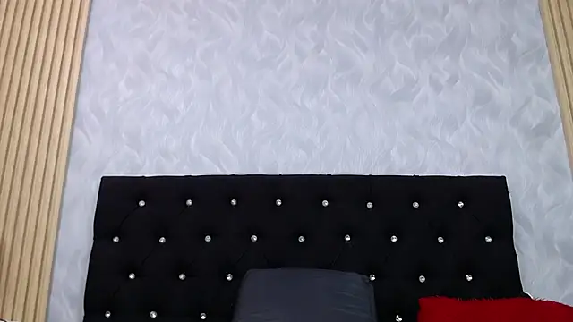 xandrinakarzon online show from November 25, 2025, 2:50 pm