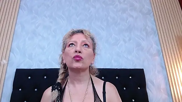 Snapshot of xandrinakarzon chatting on February 17, 2026, 1:18 pm xandrinakarzon online show from February 17, 2026, 1:18 pm