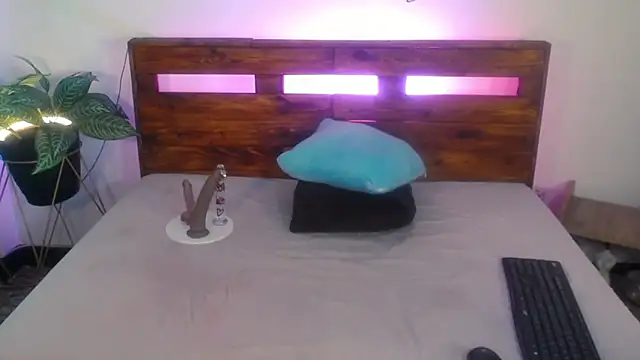 Snapshot of Yeseniaa25_ chatting on October 2, 2025, 12:56 pm Yeseniaa25 online show from October 2, 2025, 12:56 pm