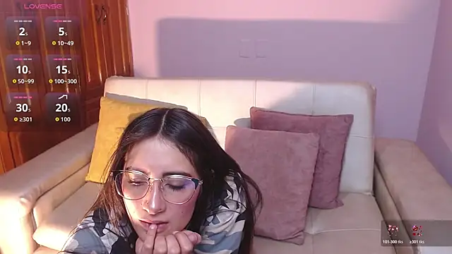 alesiamoore online show from November 7, 2025, 2:39 pm