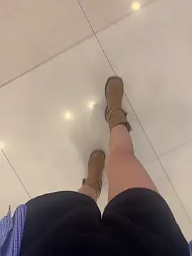 xiaoyuan01 online show from October 12, 2025, 2:10 am