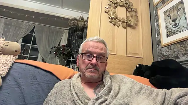 Snapshot of poggles chatting on March 15, 2026, 8:26 pm poggles online show from March 15, 2026, 8:26 pm