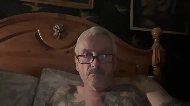 Snapshot of poggles chatting on March 16, 2026, 8:02 pm poggles online show from March 16, 2026, 8:02 pm