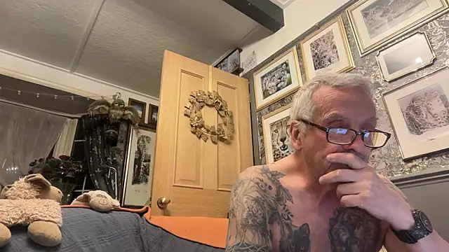 Snapshot of poggles chatting on March 24, 2026, 8:36 pm poggles online show from March 24, 2026, 8:36 pm
