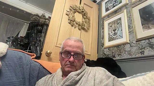 Snapshot of poggles chatting on March 29, 2026, 7:25 pm poggles online show from March 29, 2026, 7:25 pm