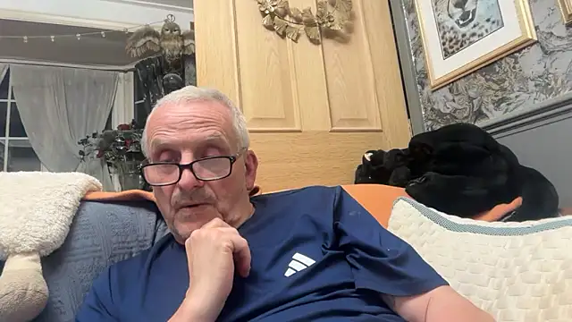 Snapshot of poggles chatting on April 1, 2026, 8:50 pm poggles online show from April 1, 2026, 8:50 pm