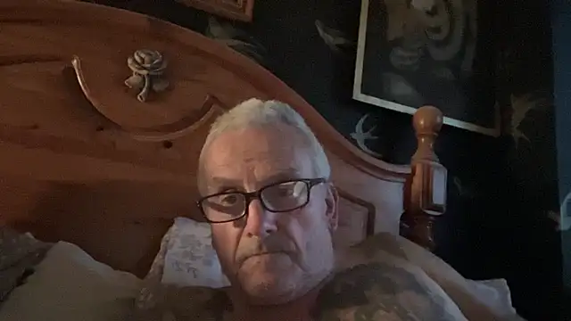 Snapshot of poggles chatting on April 25, 2026, 7:33 pm poggles online show from April 25, 2026, 7:33 pm