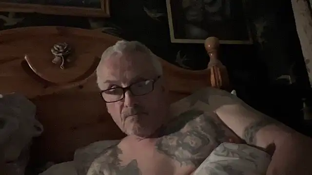 Snapshot of poggles chatting on April 28, 2026, 8:58 pm poggles online show from April 28, 2026, 8:58 pm