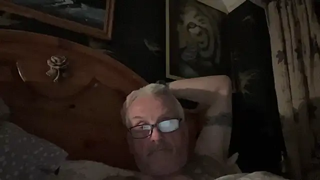 Snapshot of poggles chatting on April 30, 2026, 8:37 pm poggles online show from April 30, 2026, 8:37 pm