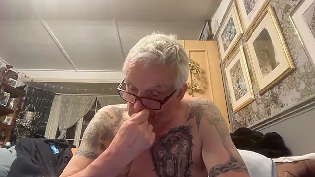 Snapshot of poggles chatting on May 27, 2026, 10:07 pm poggles online show from May 27, 2026, 10:07 pm