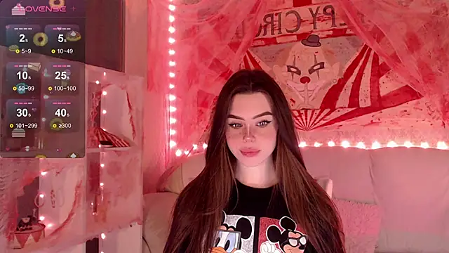 Snapshot of HolyMiax chatting on October 27, 2025, 3:43 am HolyMiax online show from October 27, 2025, 3:43 am