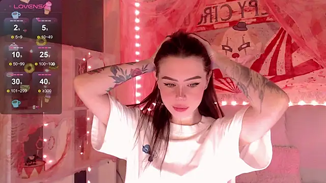 Snapshot of HolyMiax chatting on October 30, 2025, 4:03 am HolyMiax online show from October 30, 2025, 4:03 am