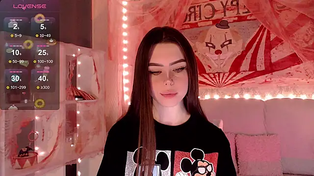 Snapshot of HolyMiax chatting on November 2, 2025, 3:42 am HolyMiax online show from November 2, 2025, 3:42 am