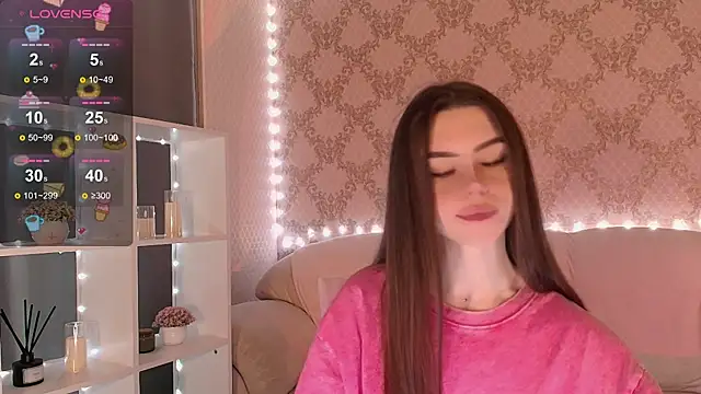 Snapshot of HolyMiax chatting on November 20, 2025, 3:28 am HolyMiax online show from November 20, 2025, 3:28 am