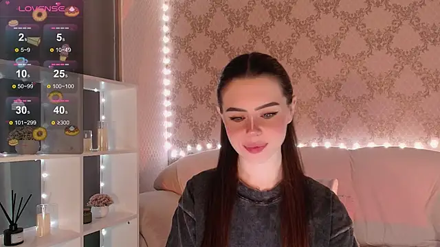 Snapshot of HolyMiax chatting on November 23, 2025, 3:28 am HolyMiax online show from November 23, 2025, 3:28 am