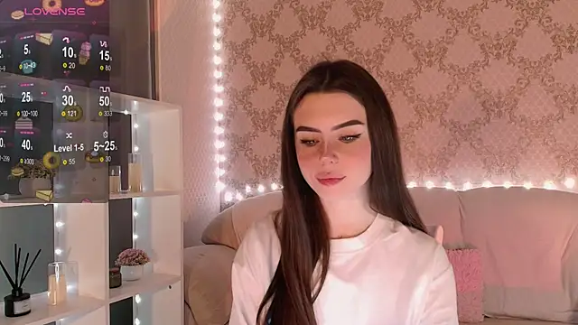 Snapshot of HolyMiax chatting on November 24, 2025, 3:06 am HolyMiax online show from November 24, 2025, 3:06 am