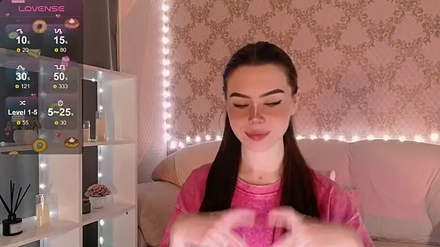 Snapshot of HolyMiax chatting on November 26, 2025, 3:40 am HolyMiax online show from November 26, 2025, 3:40 am