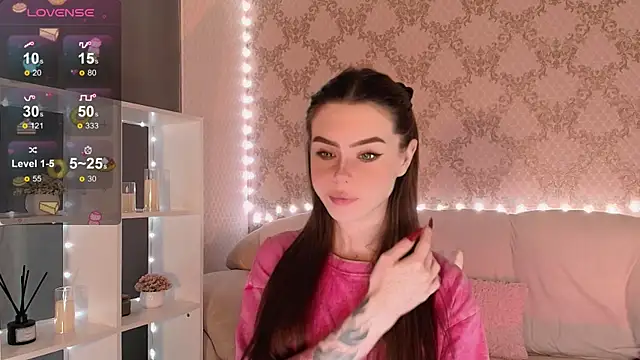 Snapshot of HolyMiax chatting on November 30, 2025, 3:10 am HolyMiax online show from November 30, 2025, 3:10 am