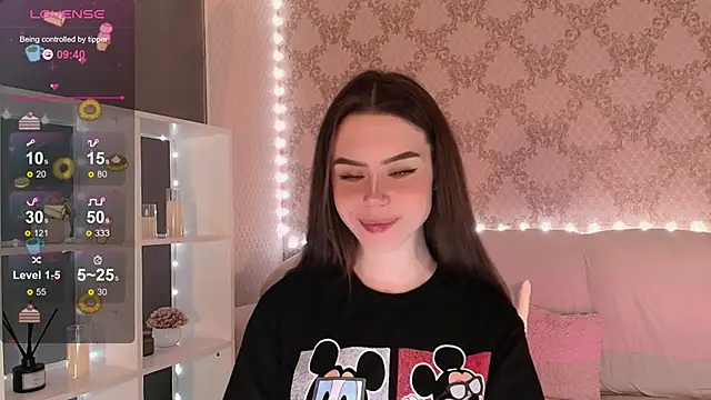 Snapshot of HolyMiax chatting on December 1, 2025, 3:55 am HolyMiax online show from December 1, 2025, 3:55 am