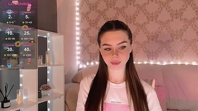 Snapshot of HolyMiax chatting on December 2, 2025, 3:34 am HolyMiax online show from December 2, 2025, 3:34 am