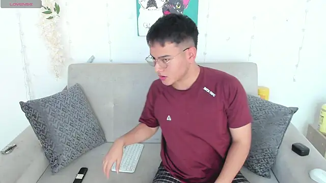 Snapshot of Young_Ben chatting on June 29, 2026, 8:53 pm Young Ben online show from June 29, 2026, 8:53 pm