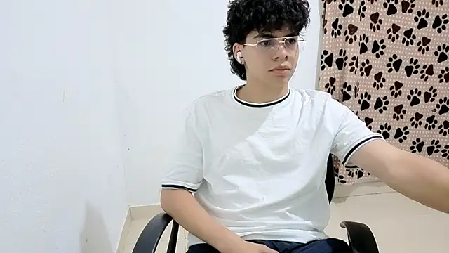 Snapshot of Kei_Dream chatting on October 5, 2025, 1:59 am Kei Dream online show from October 5, 2025, 1:59 am