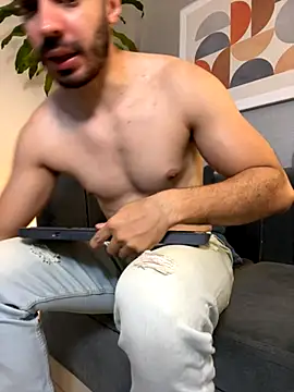 AxelThompson  online show from November 28, 2025, 11:35 am