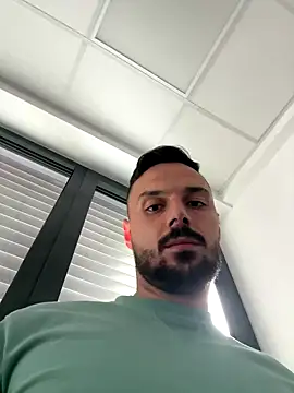 yourdreamboy17 online show from September 25, 2025, 3:16 pm