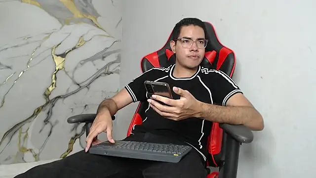 JulianSaintt online show from March 3, 2026, 7:53 pm