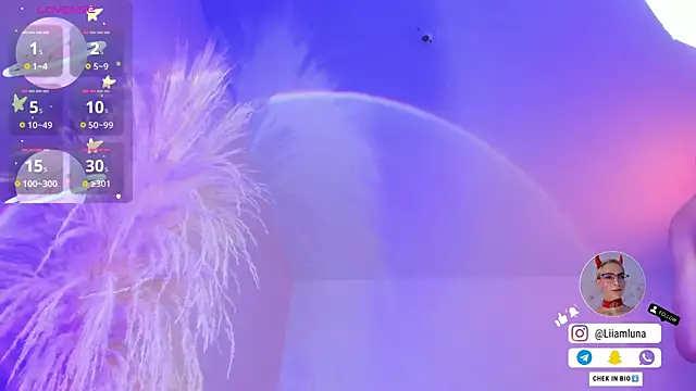 liiamluna  online show from October 26, 2025, 9:26 am