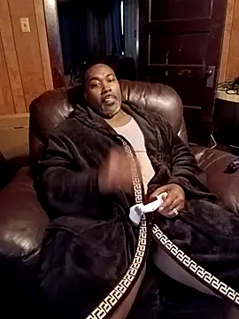 Snapshot of Mrbull67 chatting on October 31, 2025, 5:36 pm Mrbull67 online show from October 31, 2025, 5:36 pm