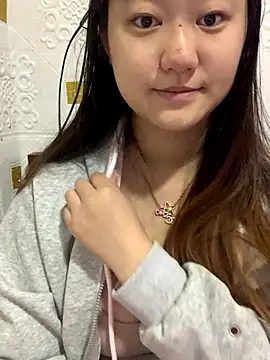 xialuo25 online show from October 20, 2025, 12:33 am