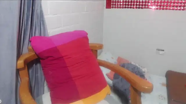 rose-crystal online show from March 7, 2026, 1:02 am