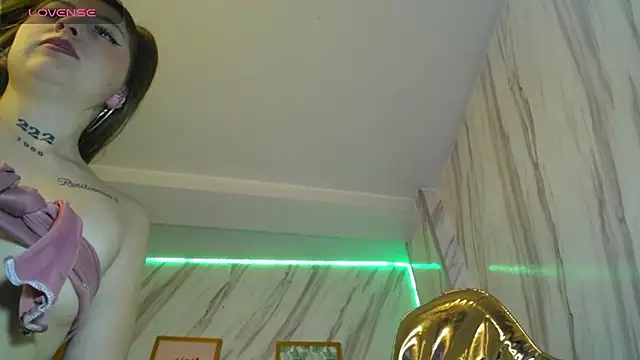 madelen b online show from September 22, 2025, 7:49 pm